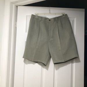 - - - Andrew Fezza pleated men's short, gray, waist 36